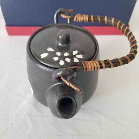 Chinese tea set with teapot and 4 cups owl and flower painting/pottery. - Picture 8 of 15